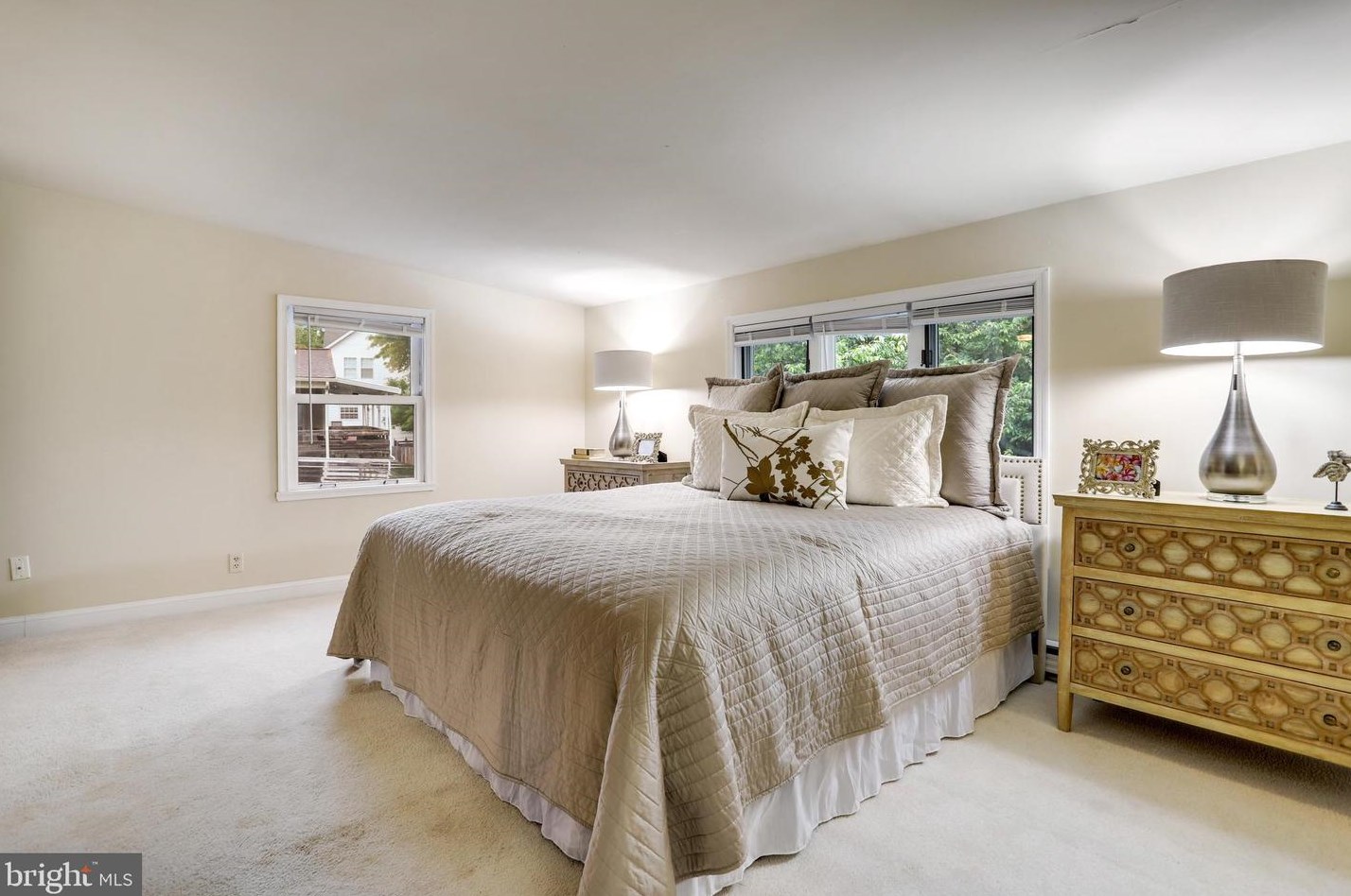 1321 Bayliss Dr, Alexandria VA 22302-3510 exterior