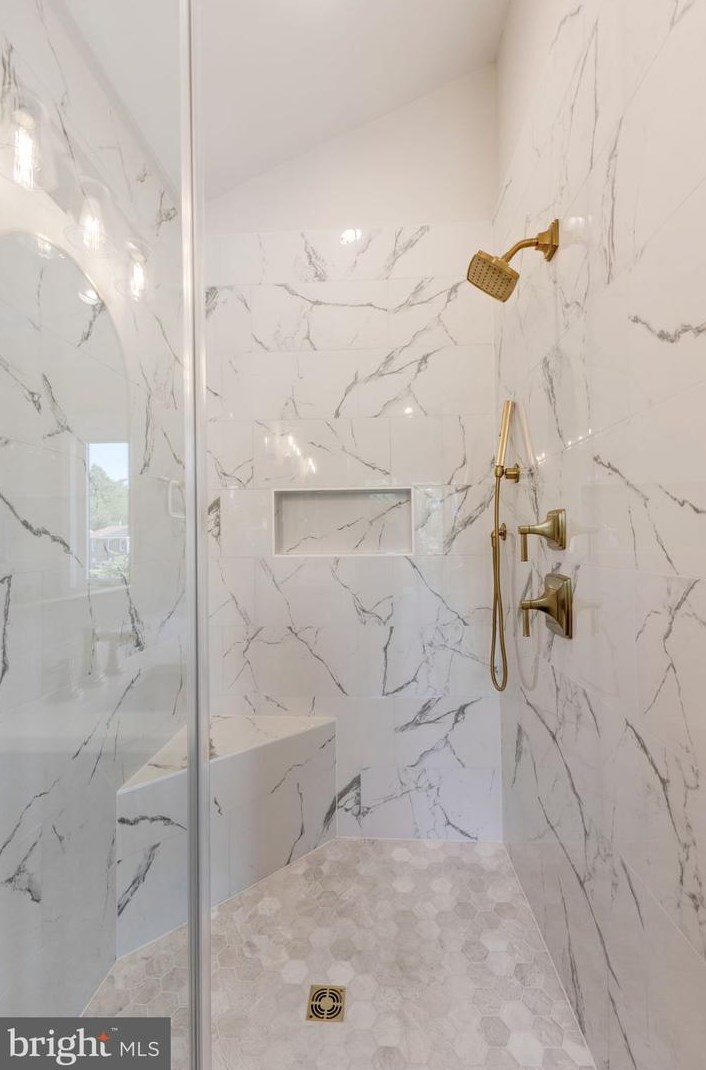 2315 Commonwealth Ave, Alexandria VA 22305-2829 exterior