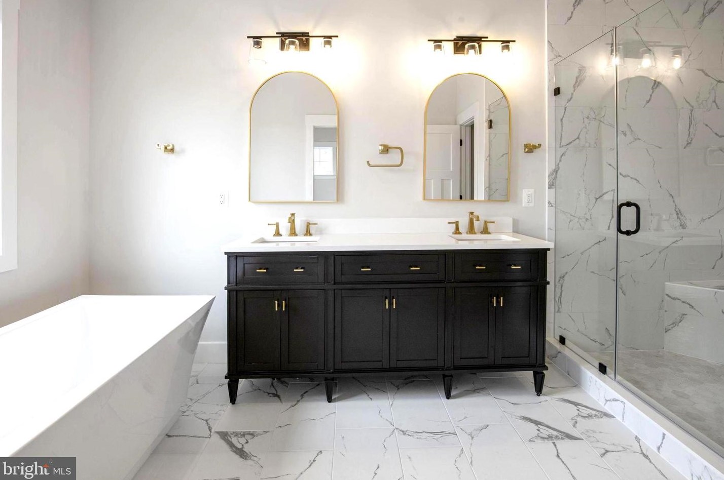 2315 Commonwealth Ave, Alexandria VA 22305-2829 exterior