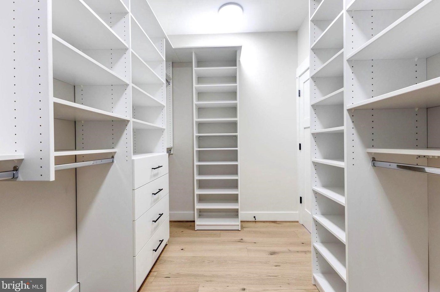 2315 Commonwealth Ave, Alexandria VA 22305-2829 exterior