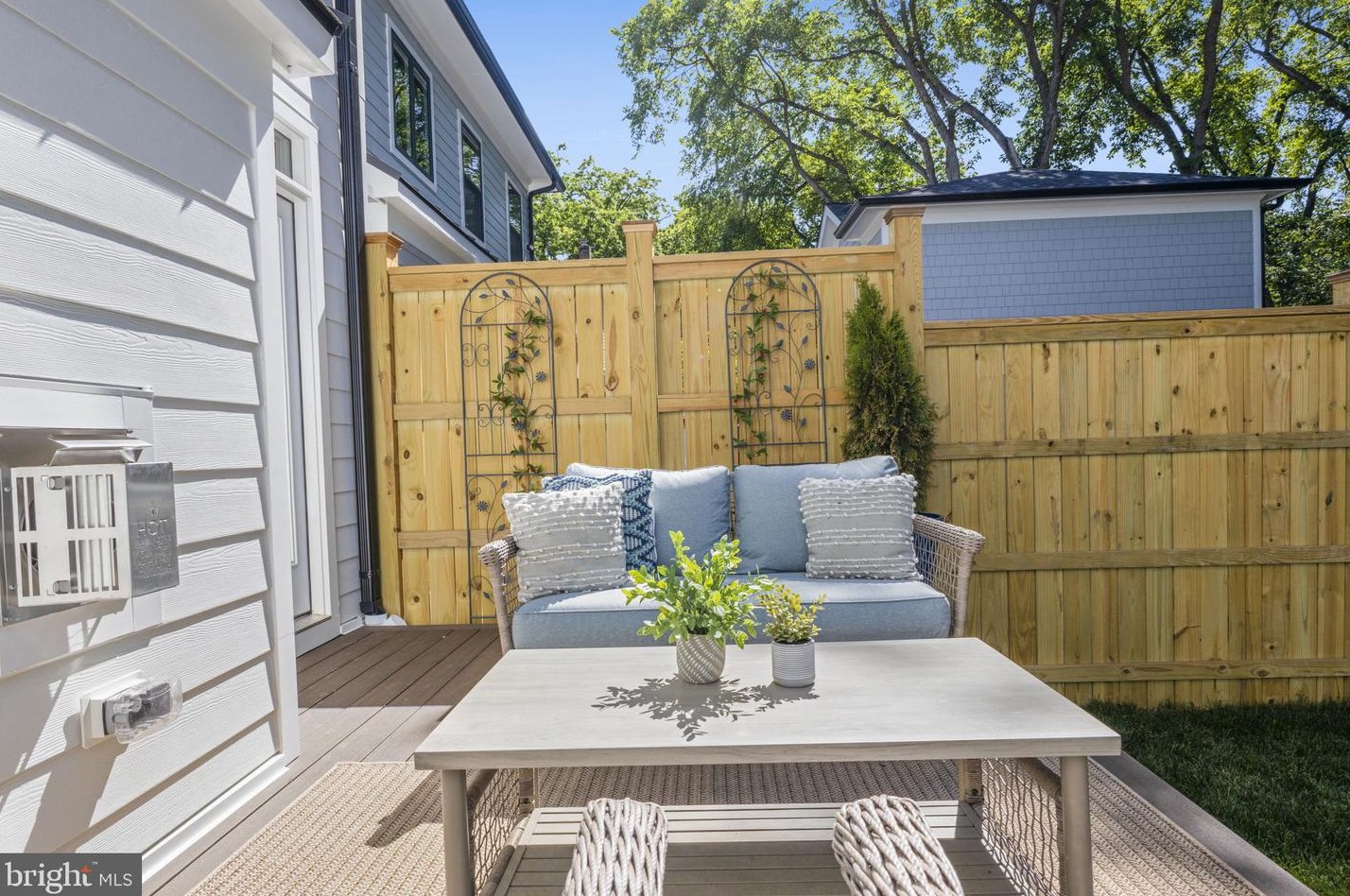 2315 Commonwealth Ave, Alexandria VA 22305-2829 exterior