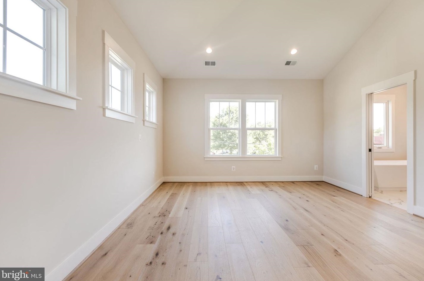 2315 Commonwealth Ave, Alexandria VA 22305-2829 exterior