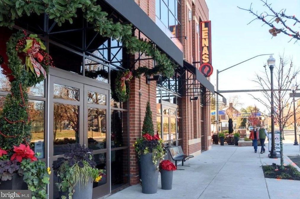 2315 Commonwealth Ave, Alexandria VA 22305-2829 exterior