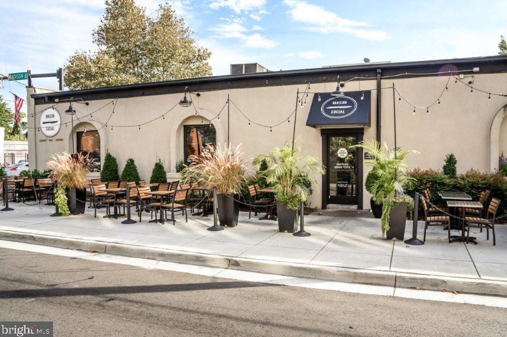 2315 Commonwealth Ave, Alexandria VA 22305-2829 exterior