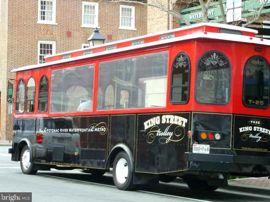 2315 Commonwealth Ave, Alexandria VA 22305-2829 exterior