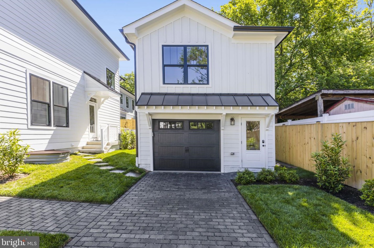 2315 Commonwealth Ave, Alexandria VA 22305-2829 exterior