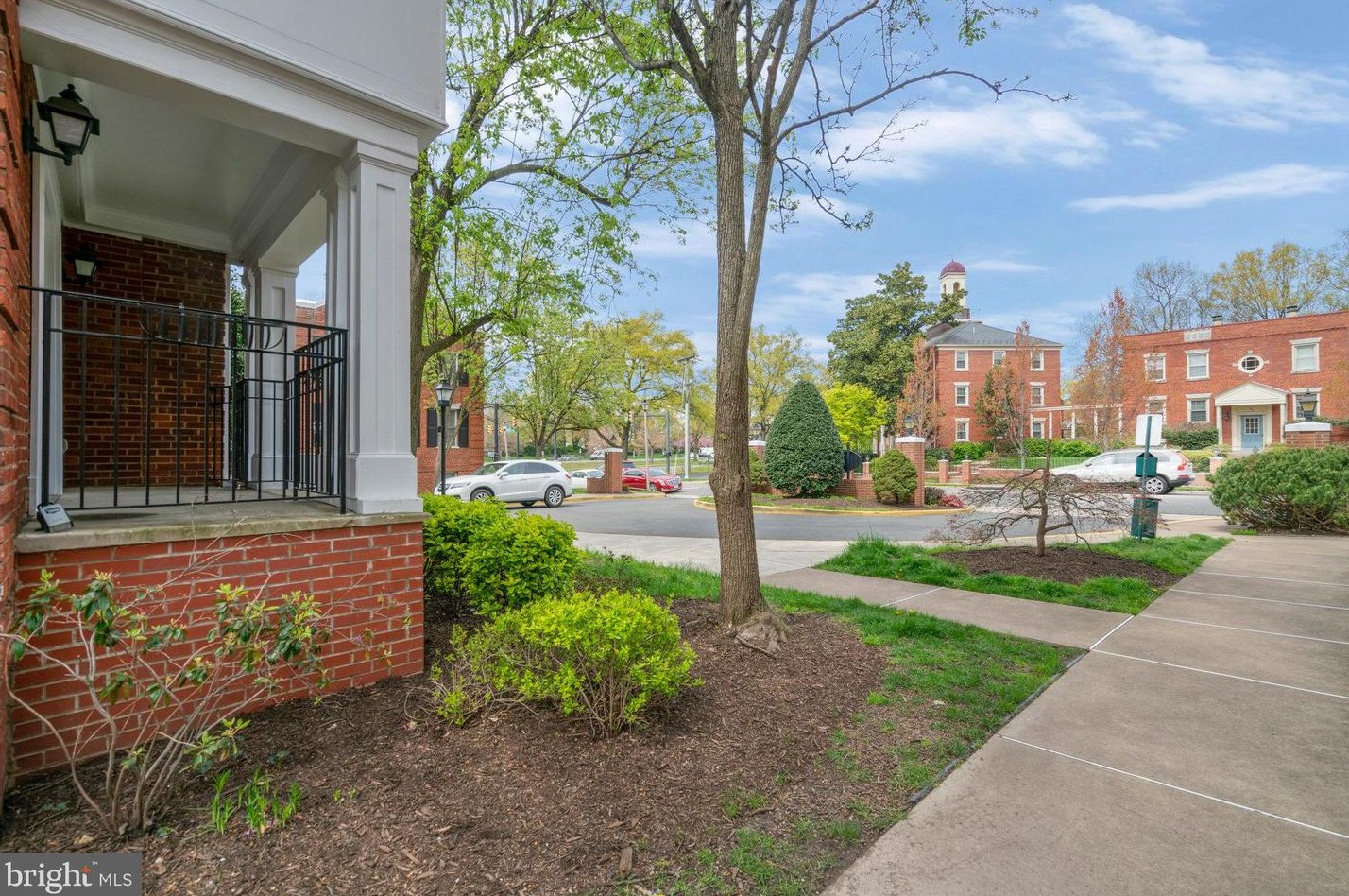 610 Bashford Ln, Alexandria, VA 22314-1173