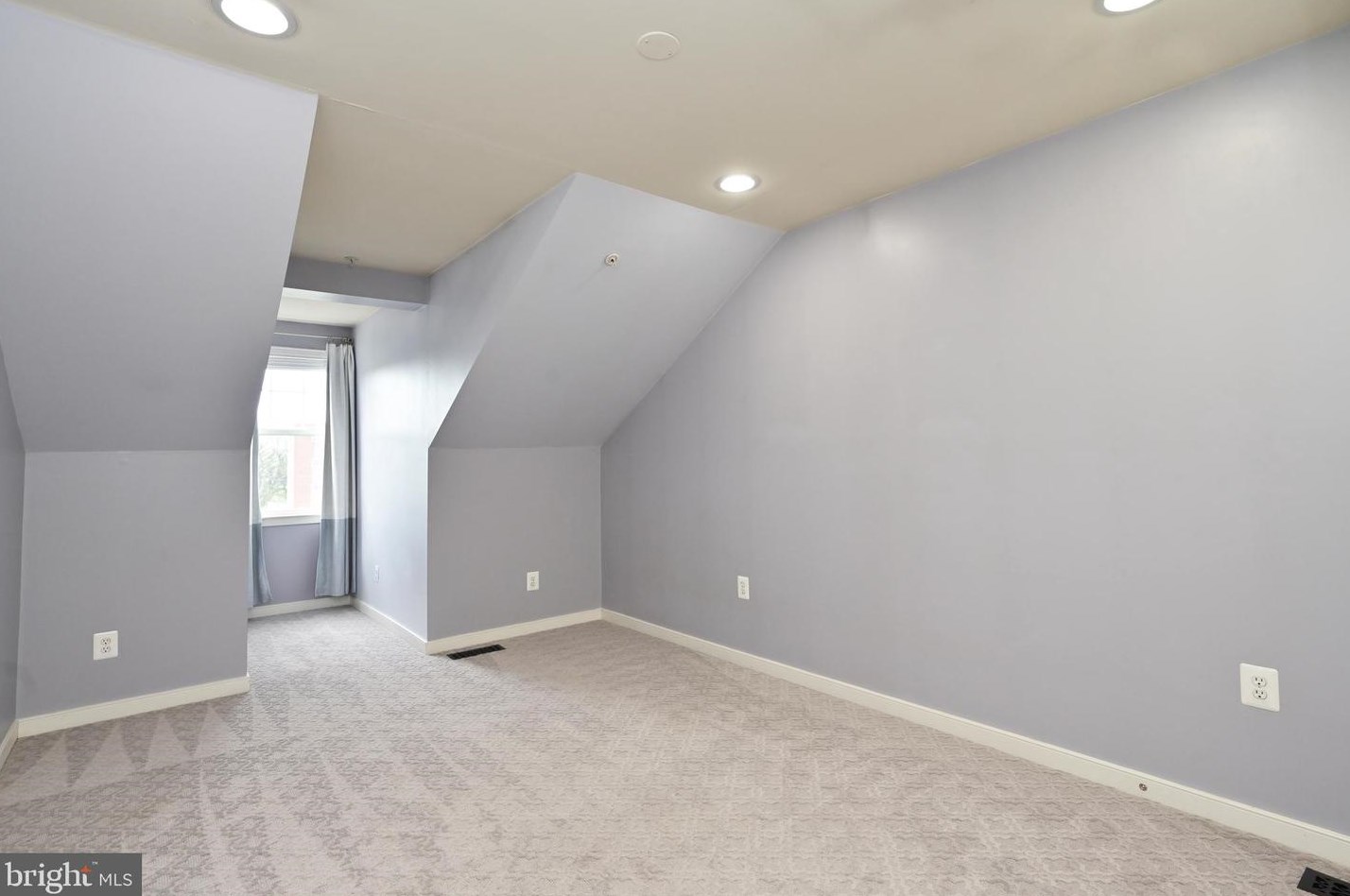 3949 Old Dominion Blvd, Alexandria VA  22305-1559 exterior