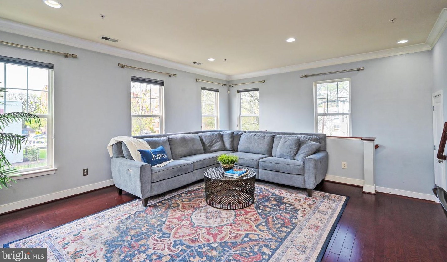 3949 Old Dominion Blvd, Alexandria VA  22305-1559 exterior