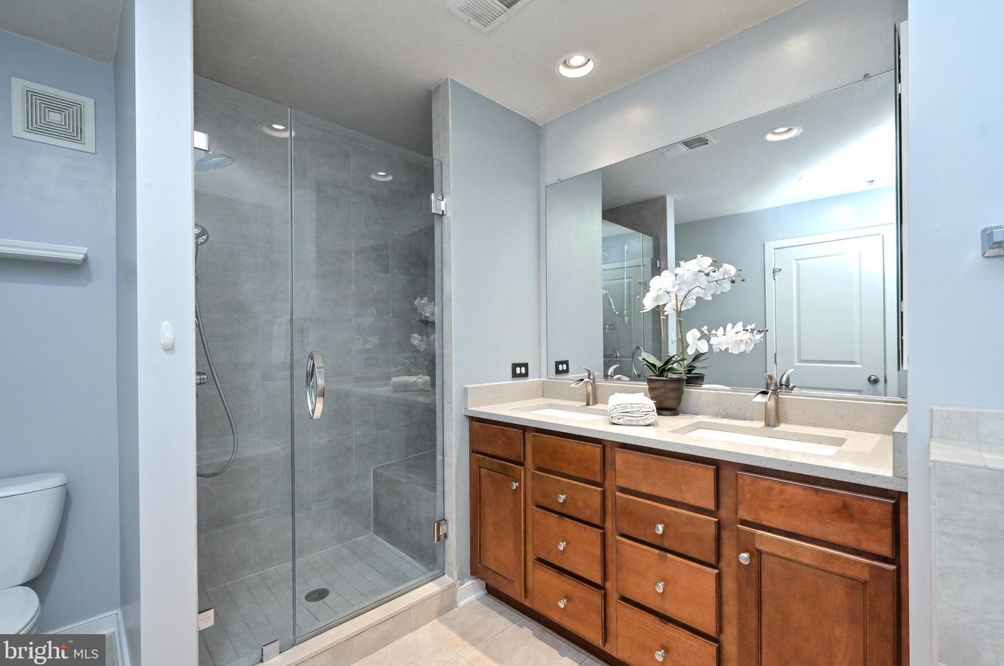 3949 Old Dominion Blvd, Alexandria VA  22305-1559 exterior