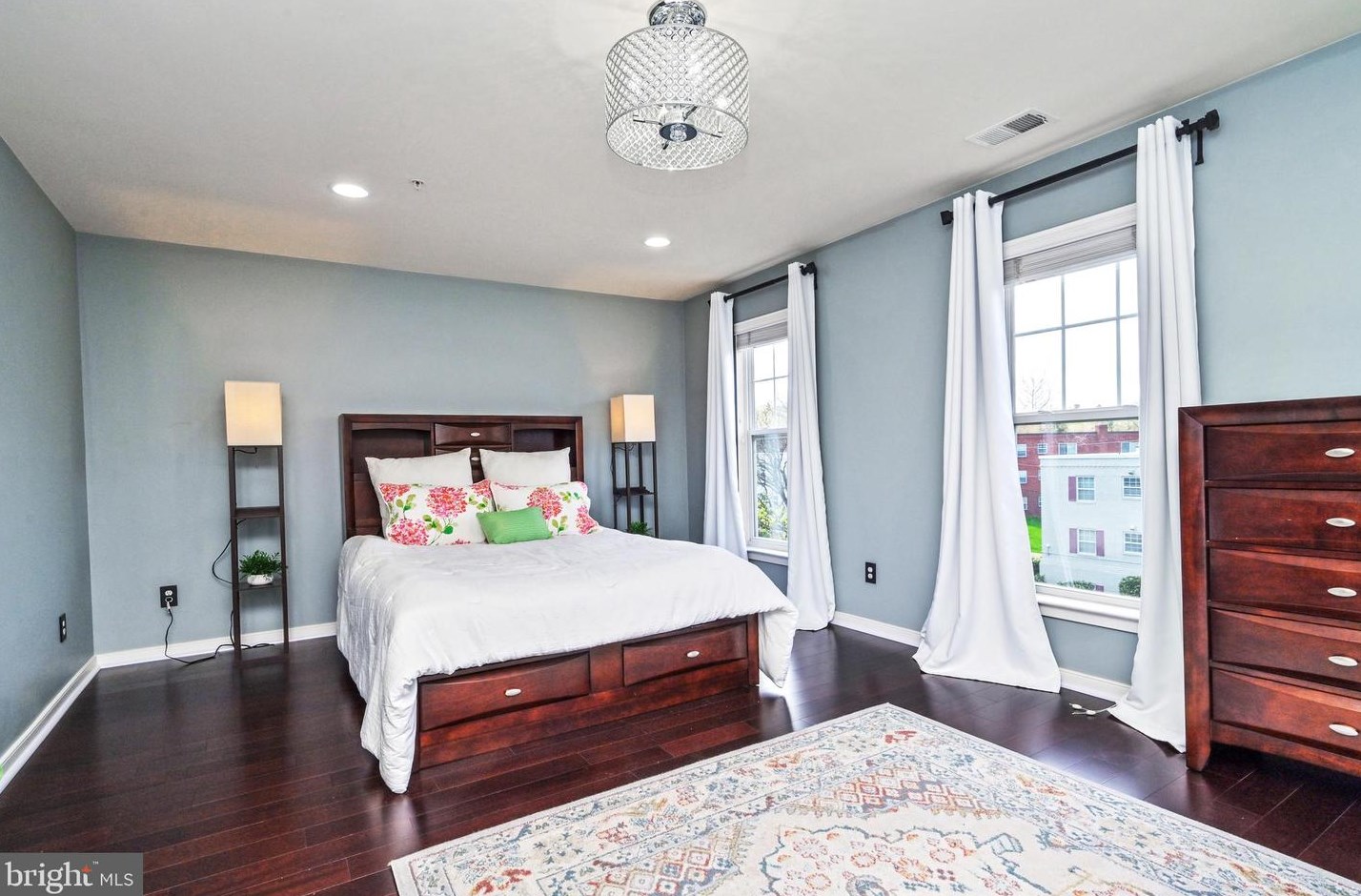 3949 Old Dominion Blvd, Alexandria VA  22305-1559 exterior