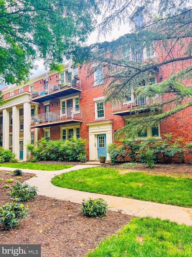 1401 Abingdon Dr, Alexandria VA  22314-1159 exterior