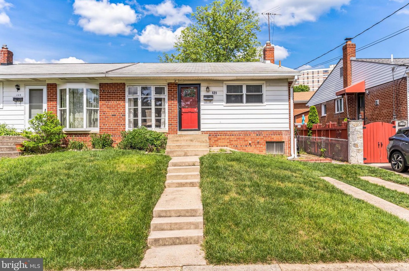 121 Jenkins St, Alexandria, VA 22304-4952