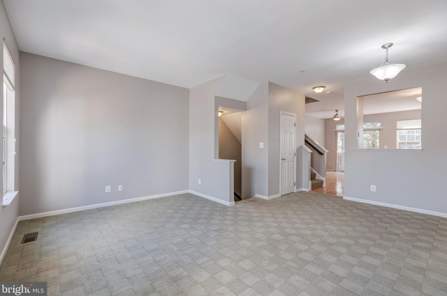 5140 Donovan Dr, Alexandria, VA 22304