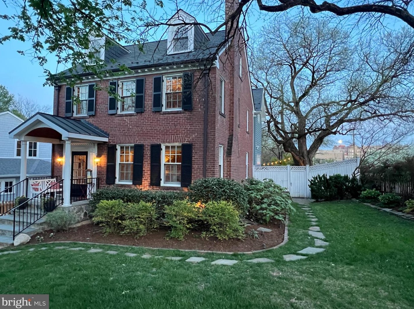 106 Cedar St, Alexandria, VA 22301-2620