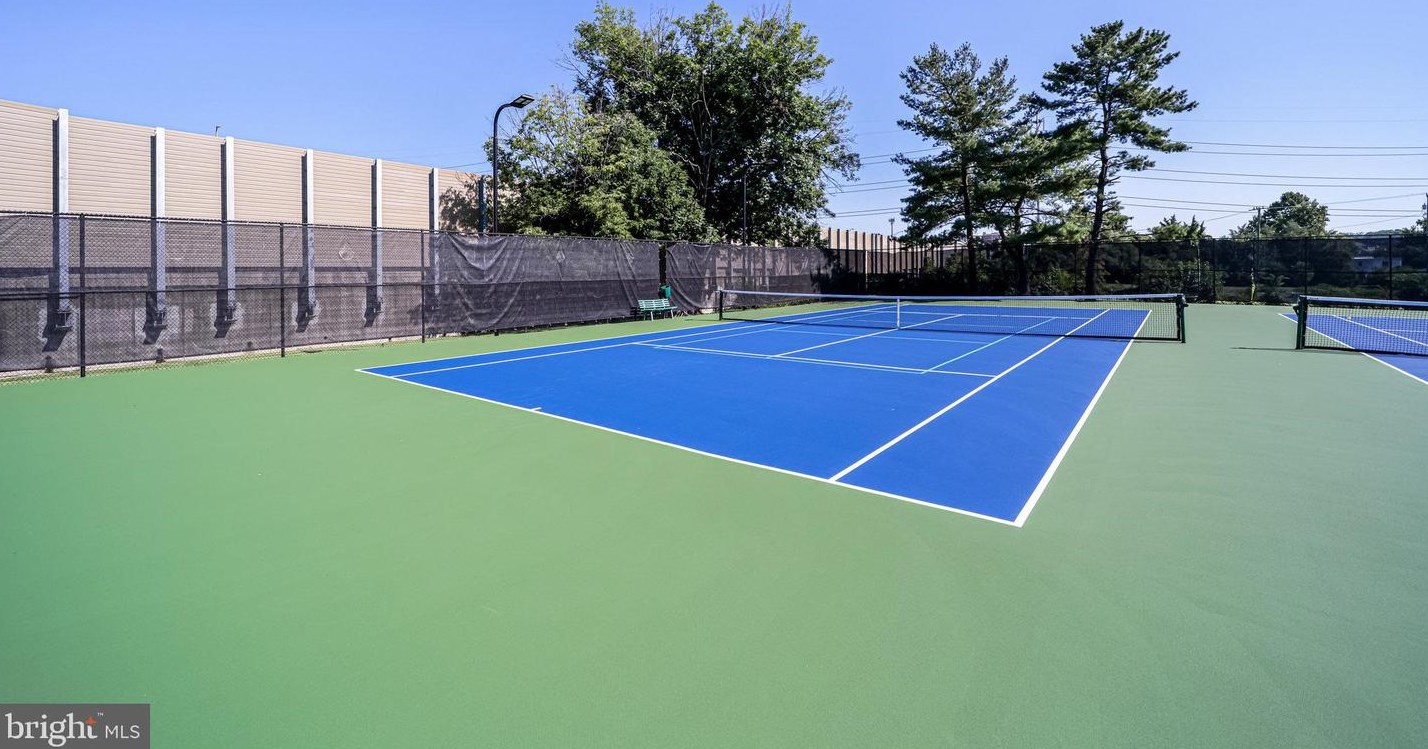 1225 Martha Custis Dr, Alexandria VA  22302-2015 exterior
