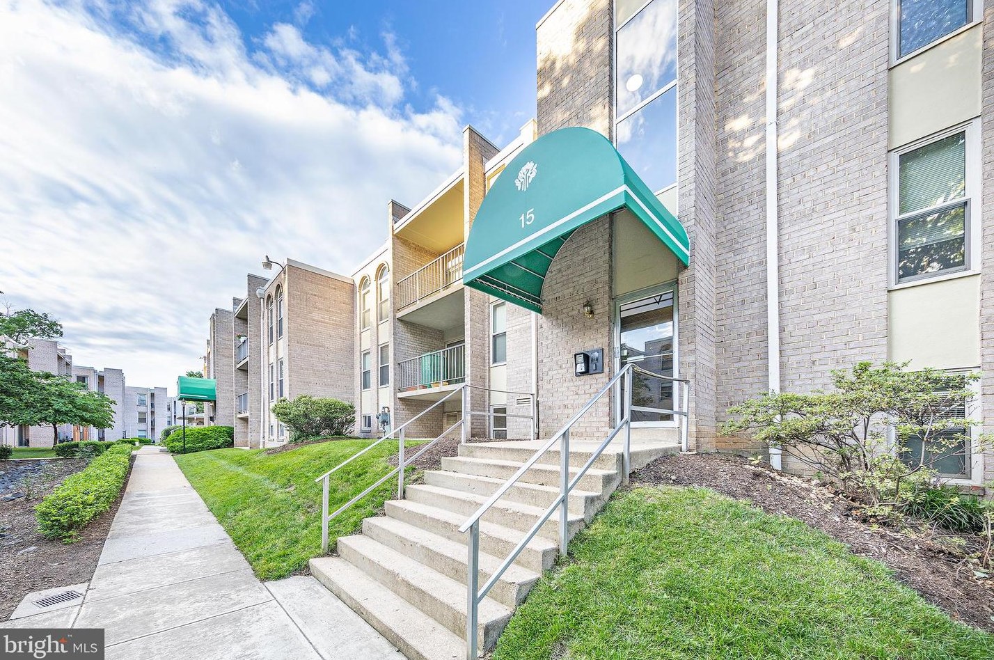 15 Canterbury Sq, Alexandria VA  22304-3054 exterior