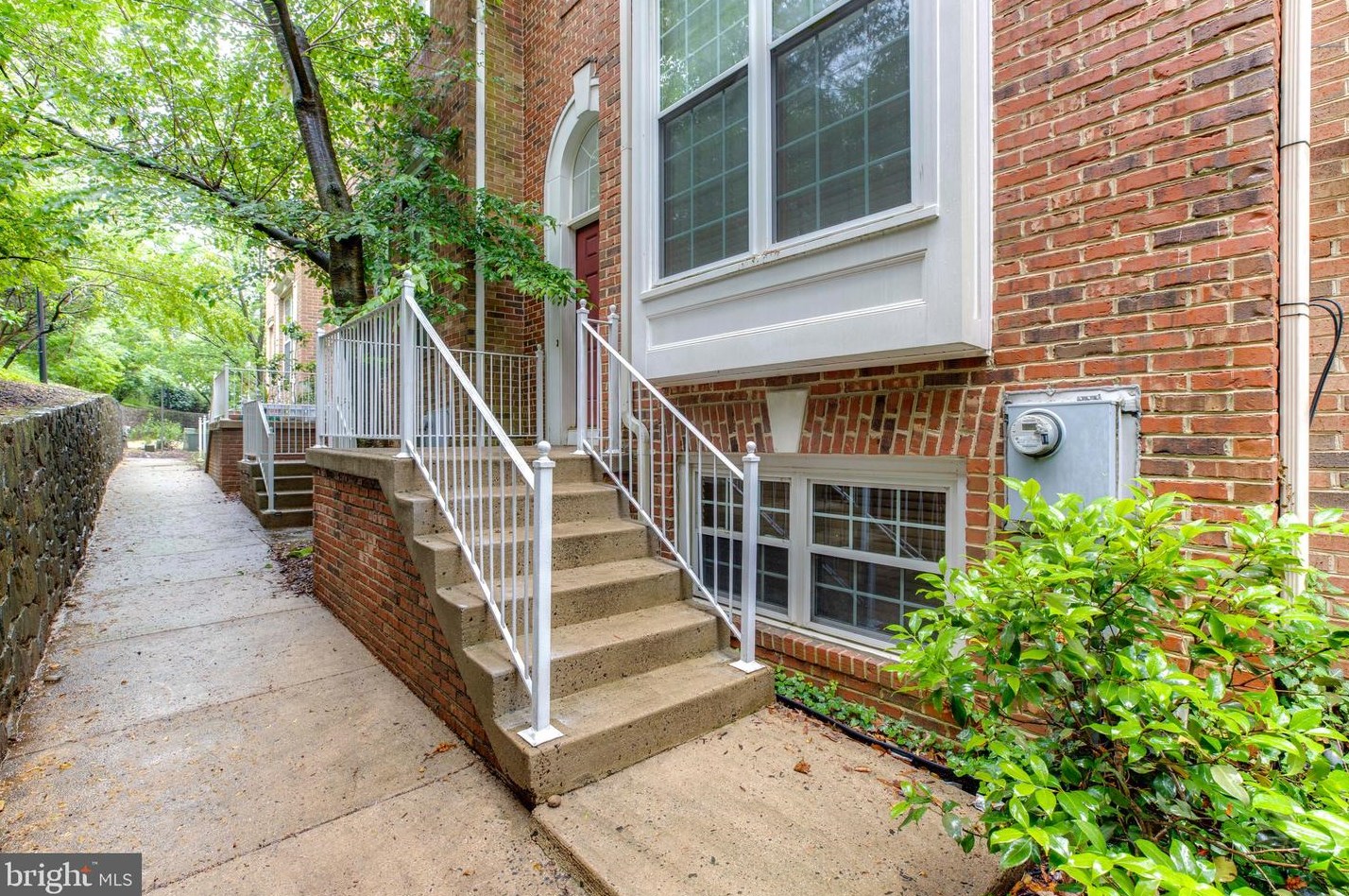 6021 Riddle Walk, Alexandria, VA 22312-2773