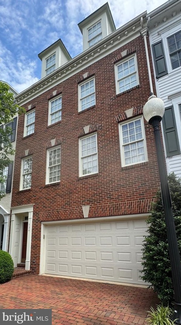 734 Fords Landing Way, Alexandria, VA 22314-3887