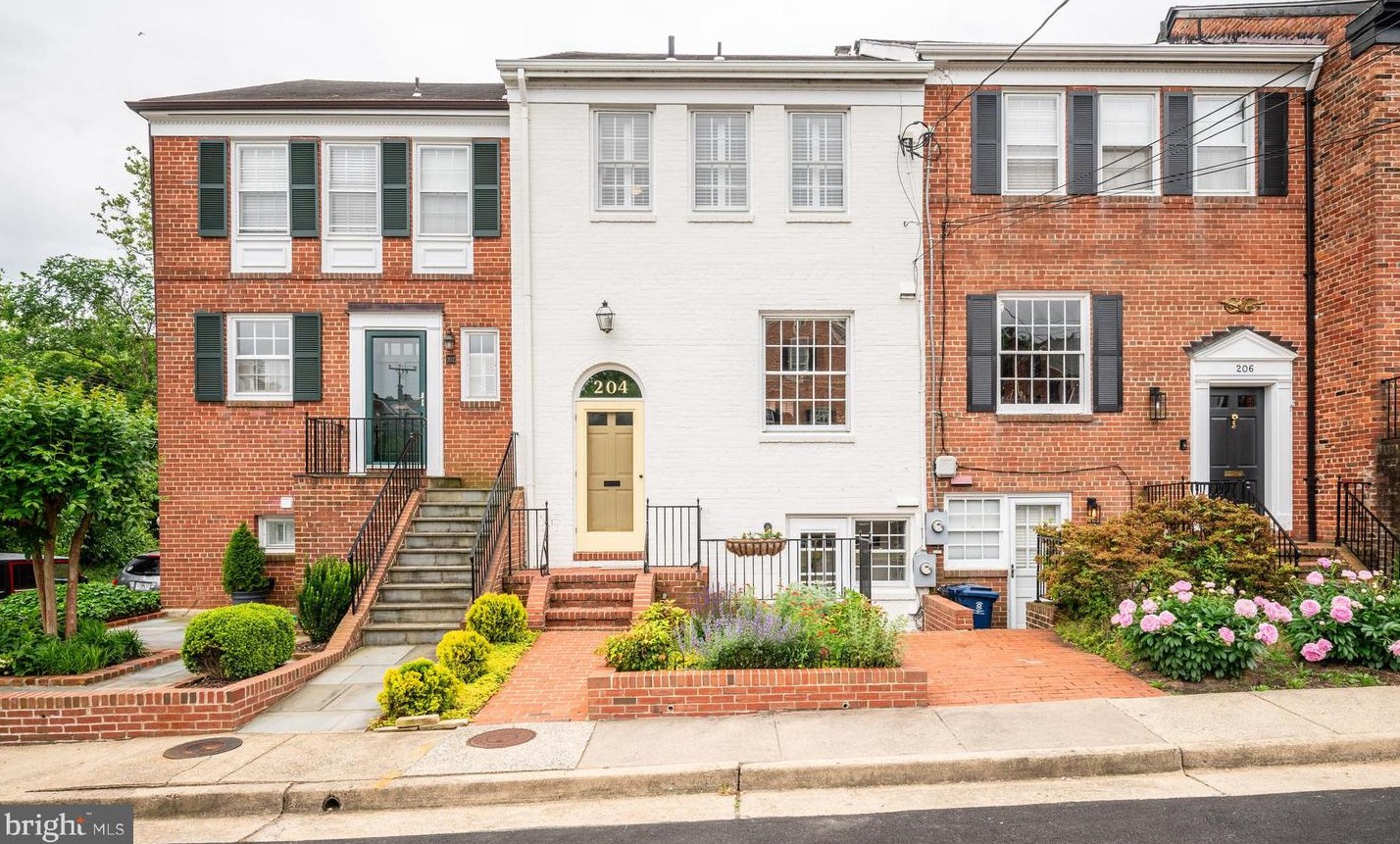 204 Green St, Alexandria VA  22314-4316 exterior