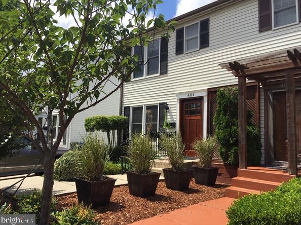 404 Raymond Ave E, Alexandria, VA 22301