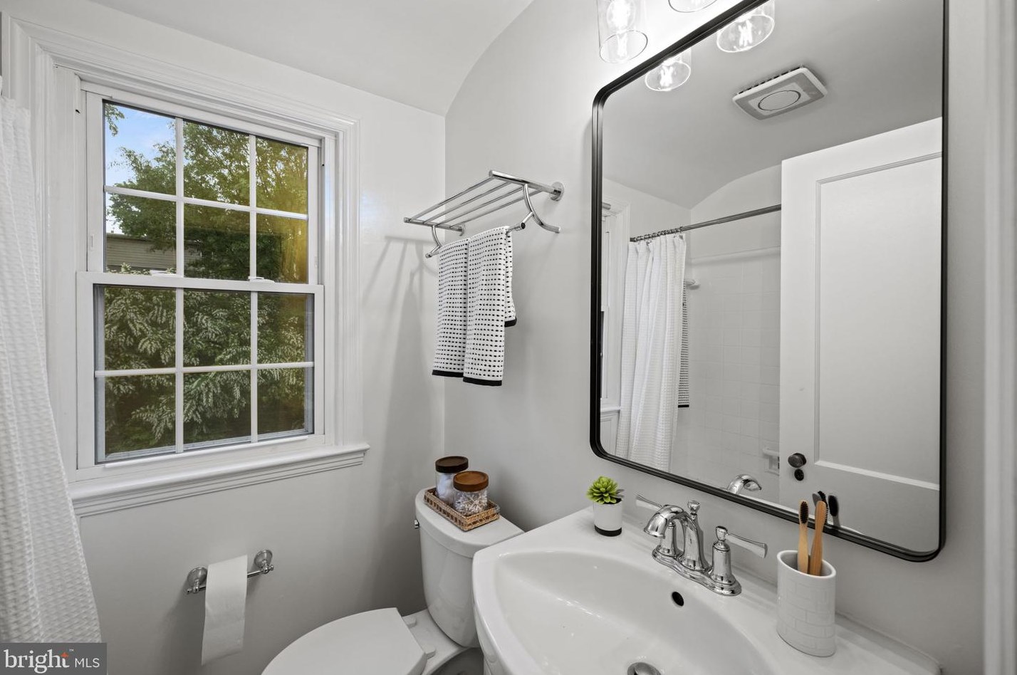 123 Moncure Dr, Alexandria VA 22314-4965 exterior