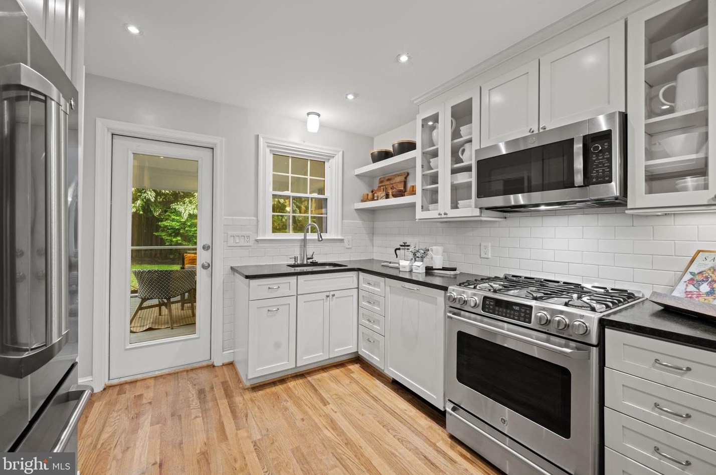 123 Moncure Dr, Alexandria VA 22314-4965 exterior