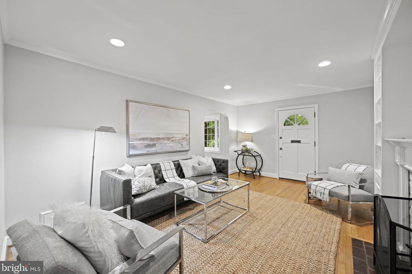 123 Moncure Dr, Alexandria VA 22314-4965 exterior