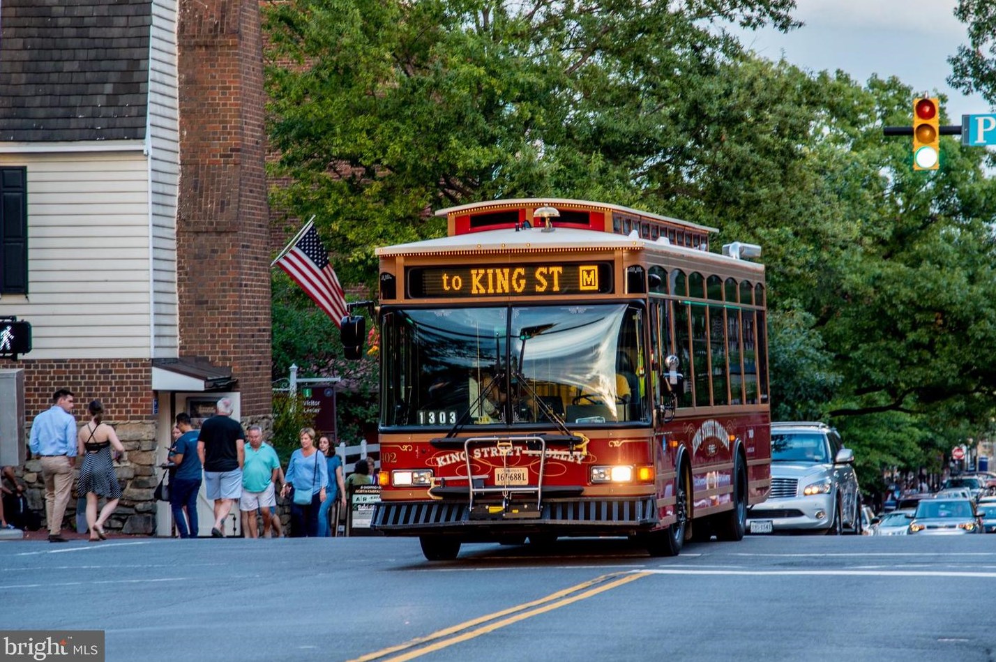 130 Roberts Ln, Alexandria VA 22314-5338 exterior