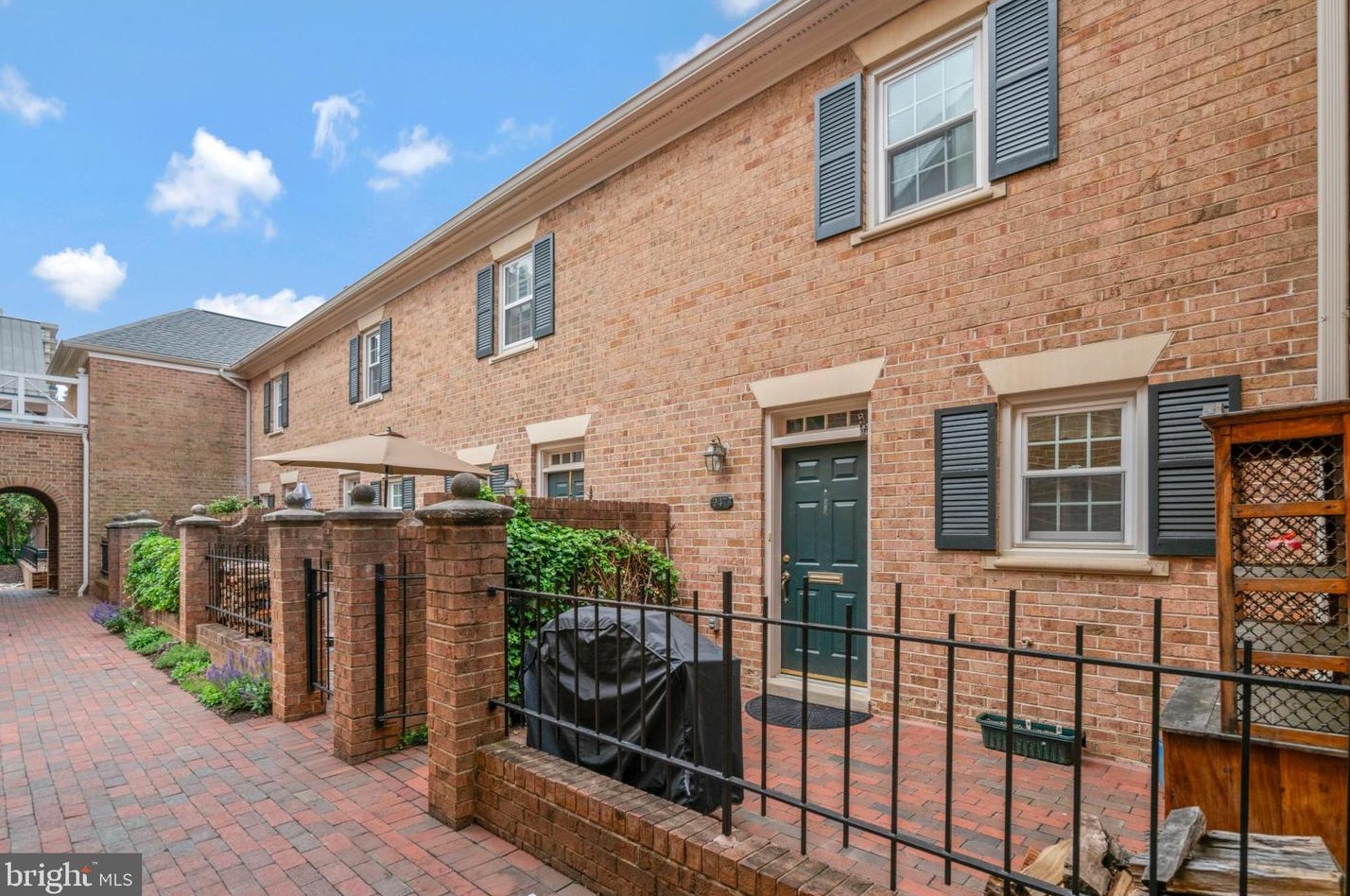947 N Pitt Street N, Alexandria, VA 22314