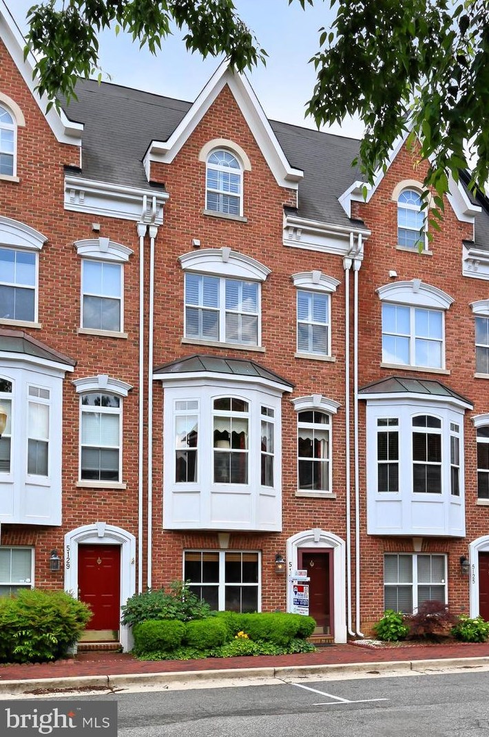 5127 Gardner Dr, Alexandria VA  22304-7734 exterior