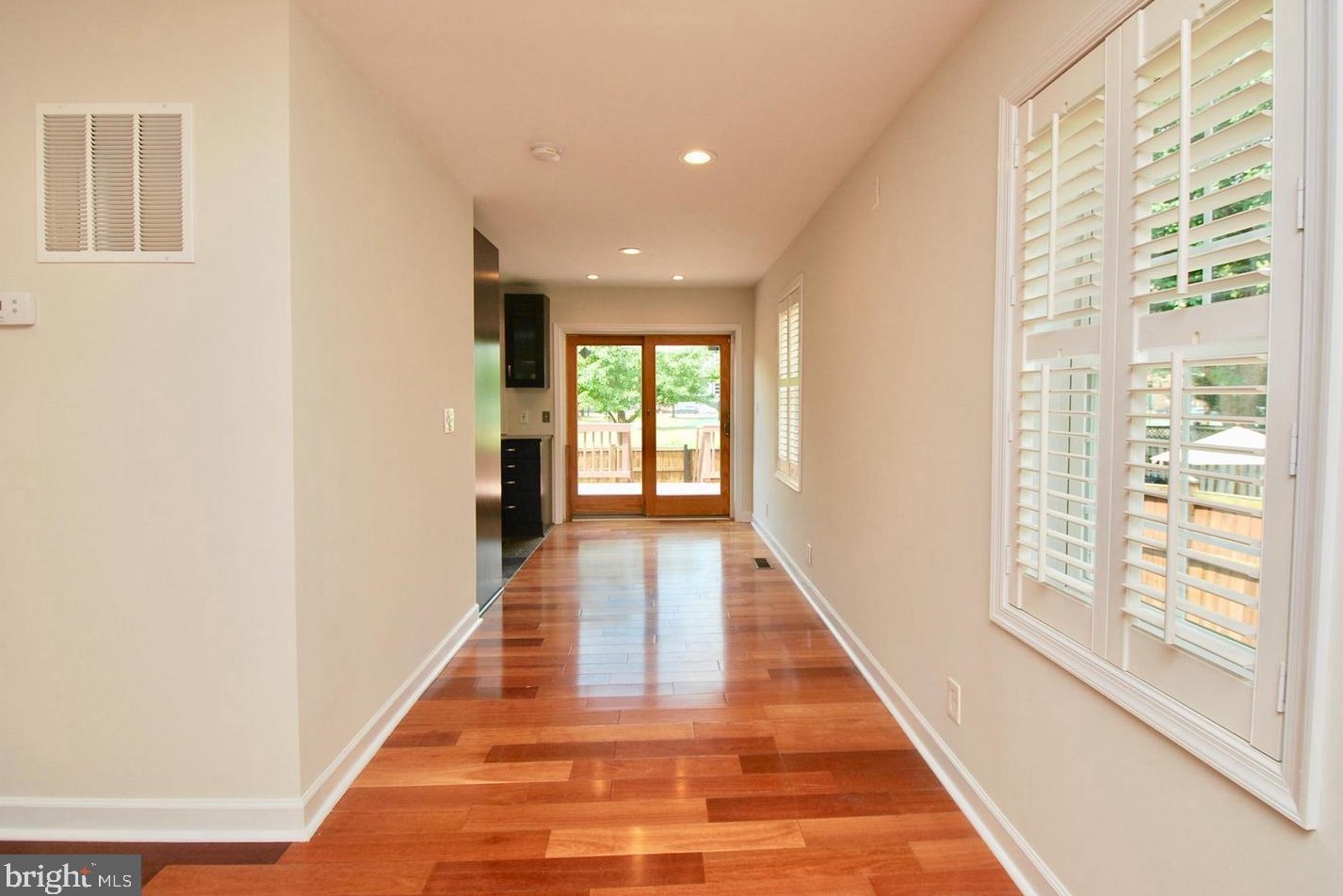 1120 Colonial Ave, Alexandria VA  22314-1325 exterior