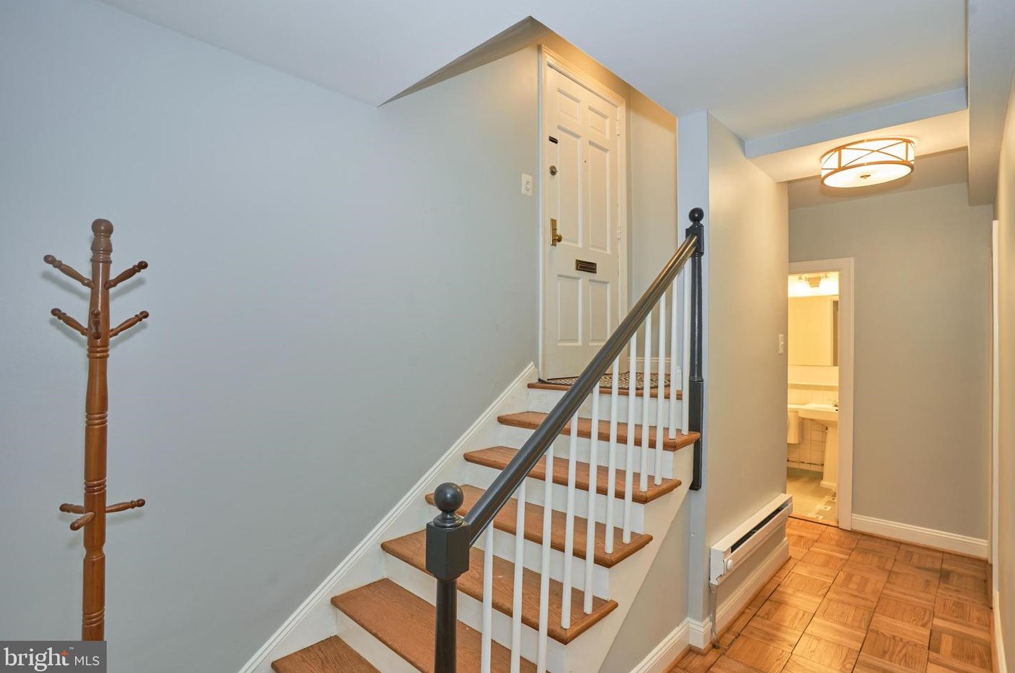 1653 Fitzgerald Ln, Alexandria VA  22302-2004 exterior