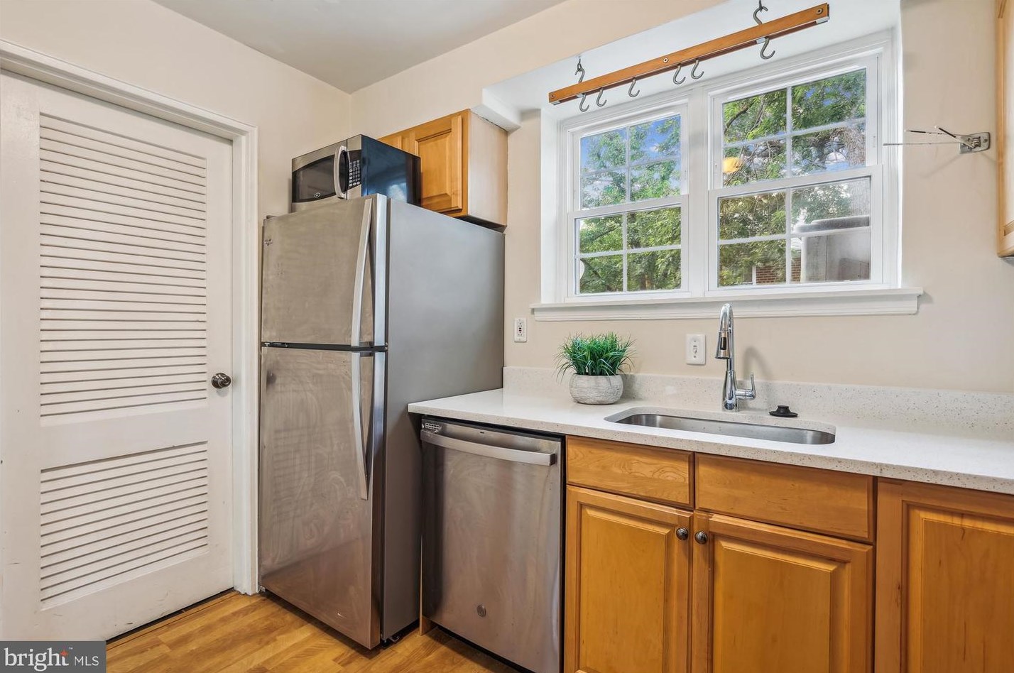 3751 Jason Ave, Alexandria, VA 22302-1811