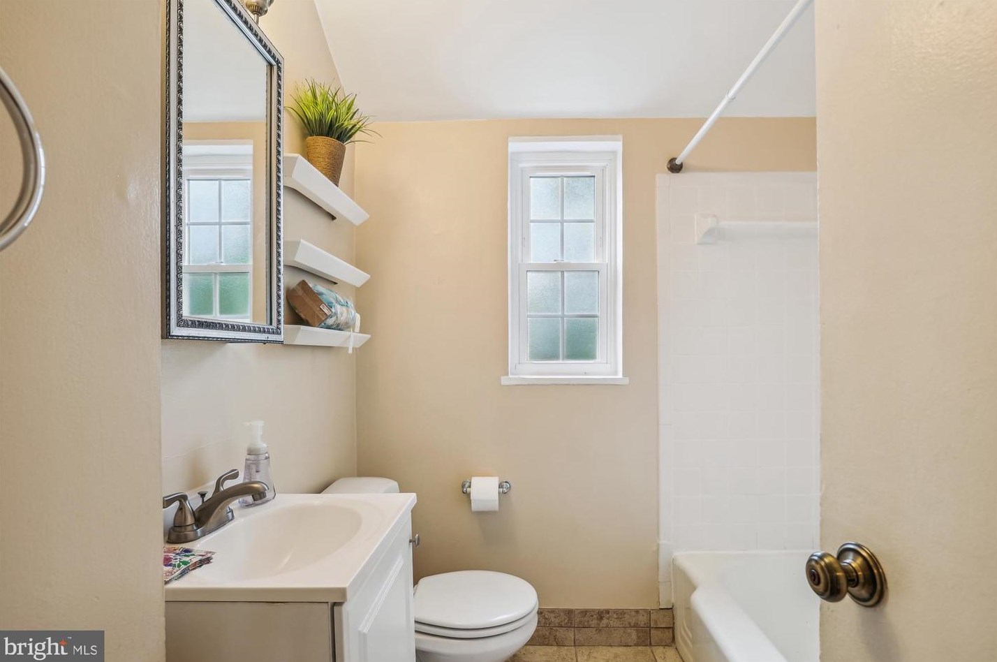 3751 Jason Ave, Alexandria VA 22302-1811 exterior