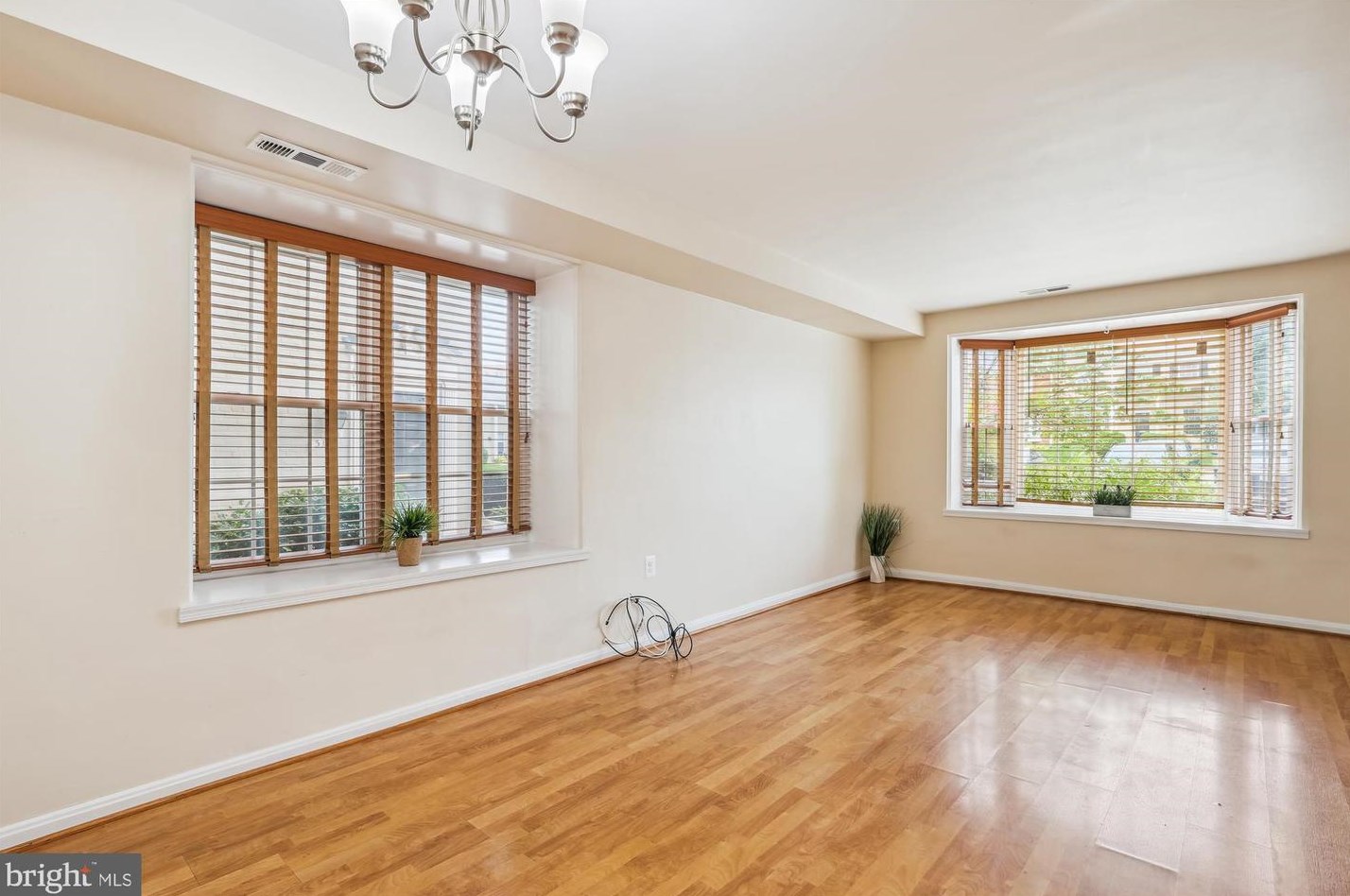 3751 Jason Ave, Alexandria VA 22302-1811 exterior