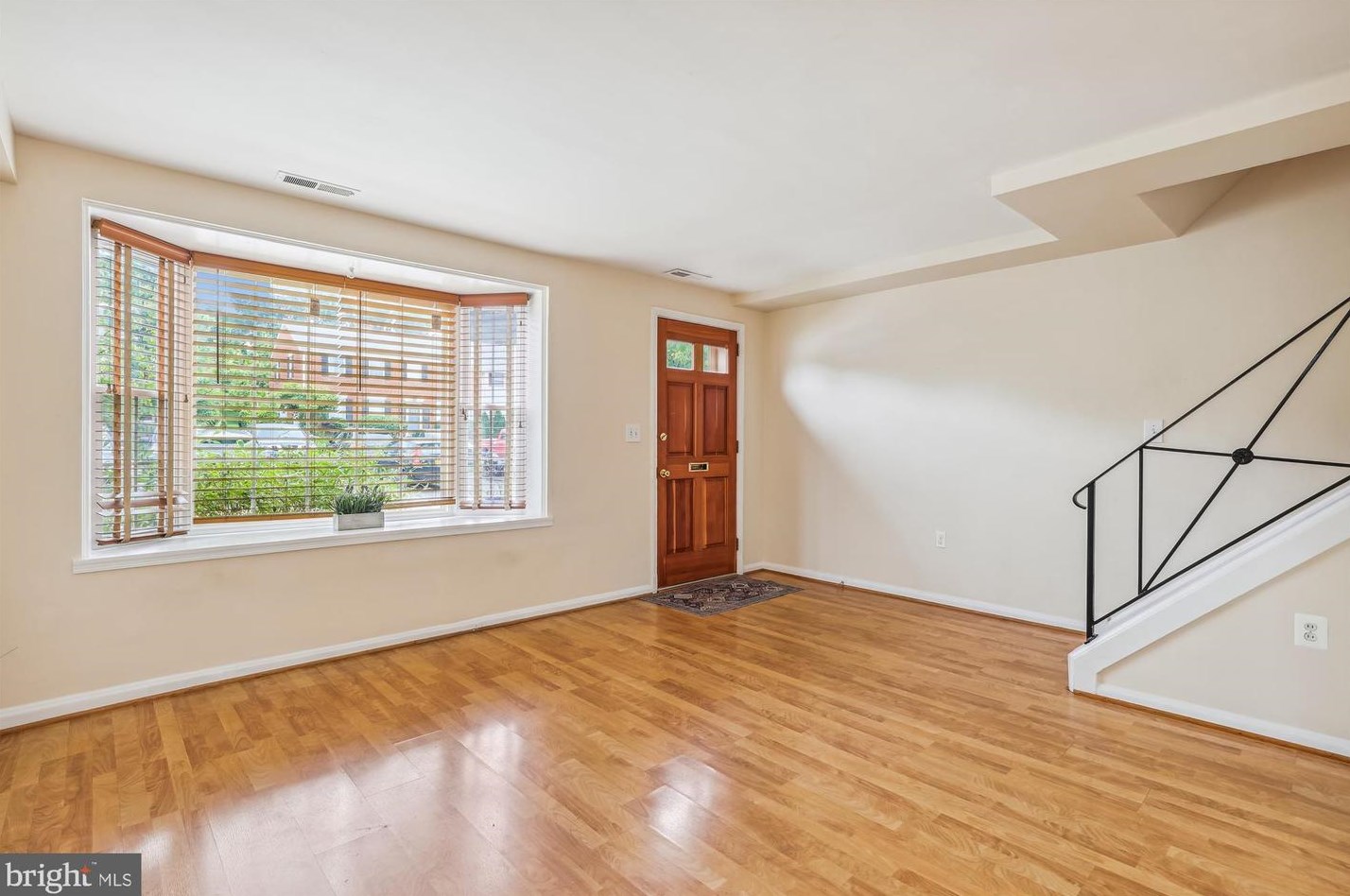 3751 Jason Ave, Alexandria VA 22302-1811 exterior