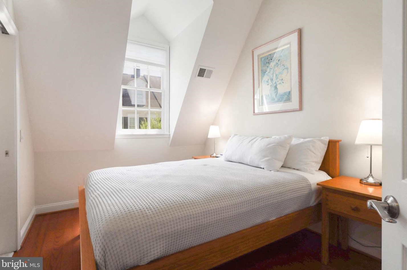 31 Alexander St, Alexandria VA 22314-3872 exterior