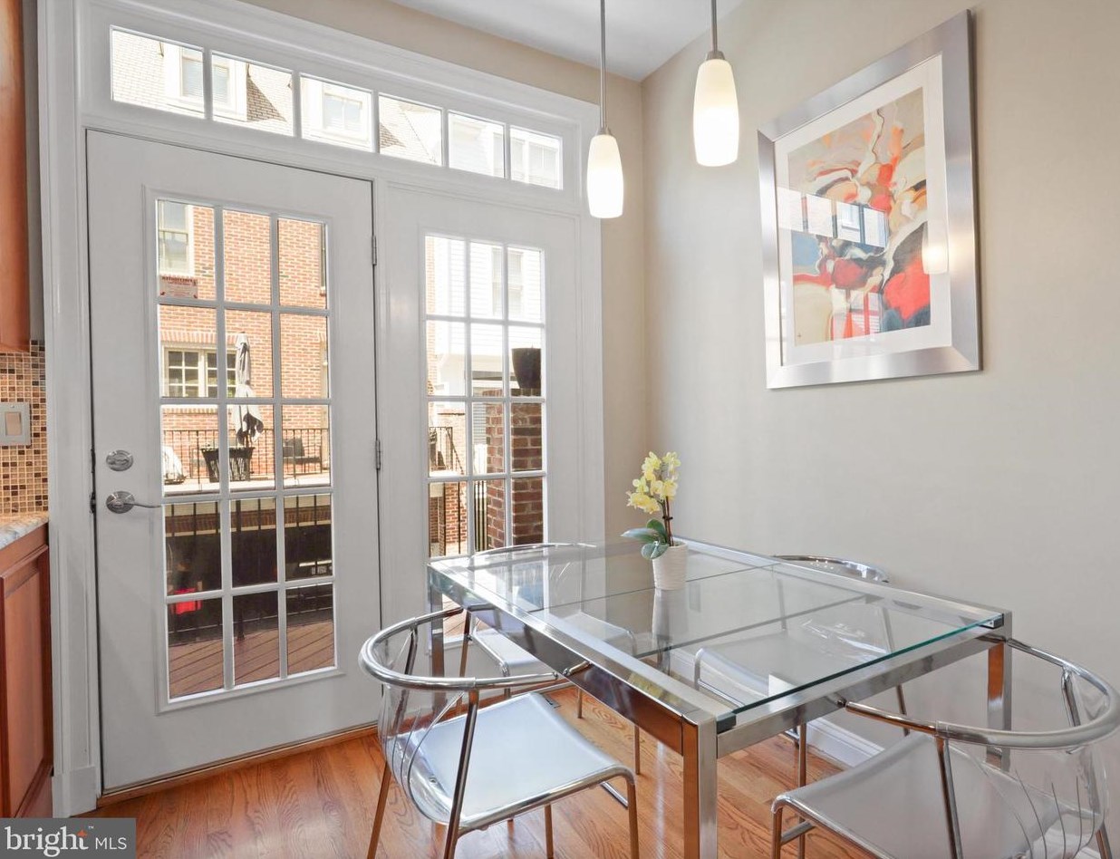 31 Alexander St, Alexandria VA 22314-3872 exterior