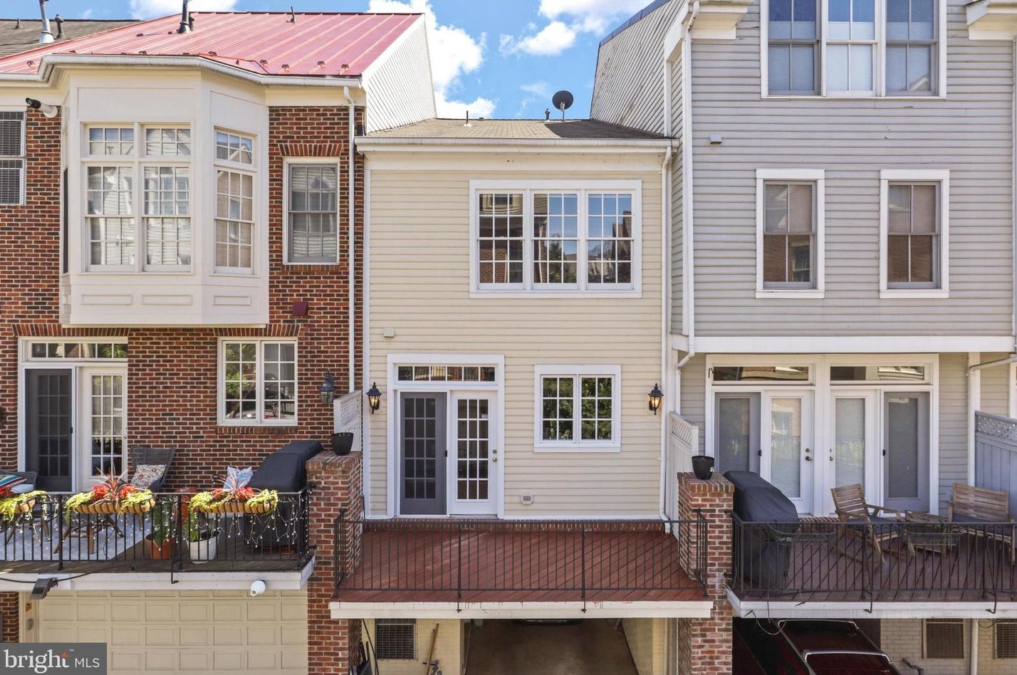 31 Alexander St, Alexandria VA 22314-3872 exterior