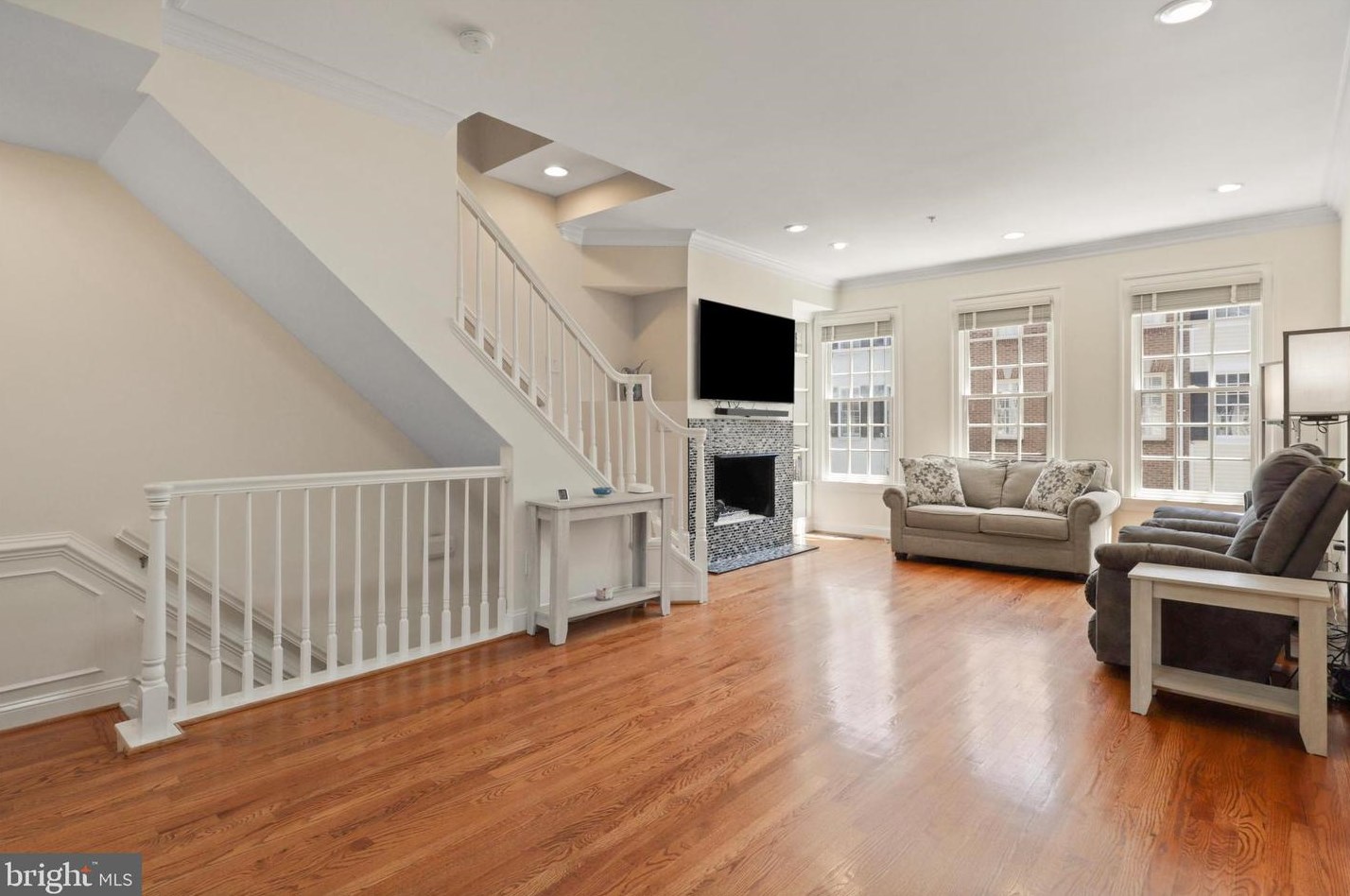 31 Alexander St, Alexandria VA 22314-3872 exterior