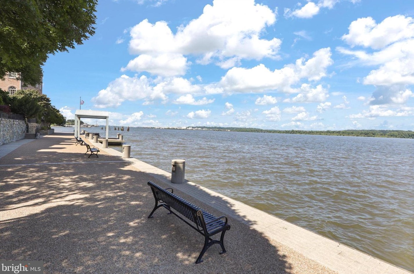 31 Alexander St, Alexandria VA 22314-3872 exterior