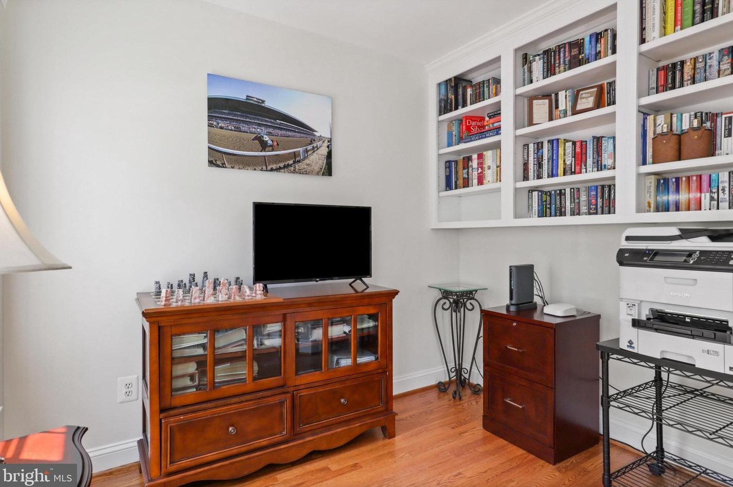 31 Alexander St, Alexandria VA 22314-3872 exterior