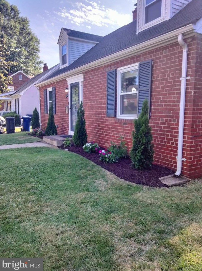 148 Moncure Dr, Alexandria VA 22314-4946 exterior