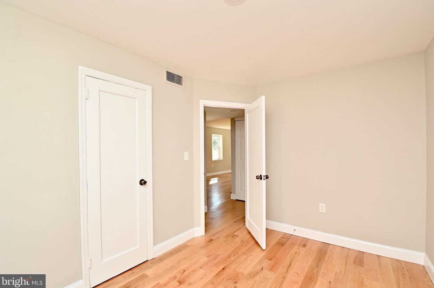 148 Moncure Dr, Alexandria VA 22314-4946 exterior