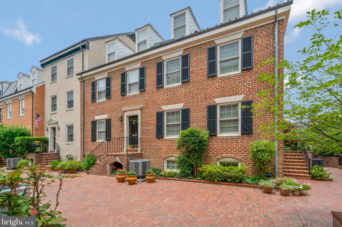 111 Cameron Mews, Alexandria, VA 22314-2603