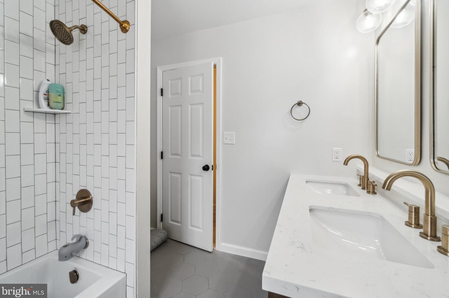 302 Alexandria Ave, Alexandria VA  22302-4203 exterior