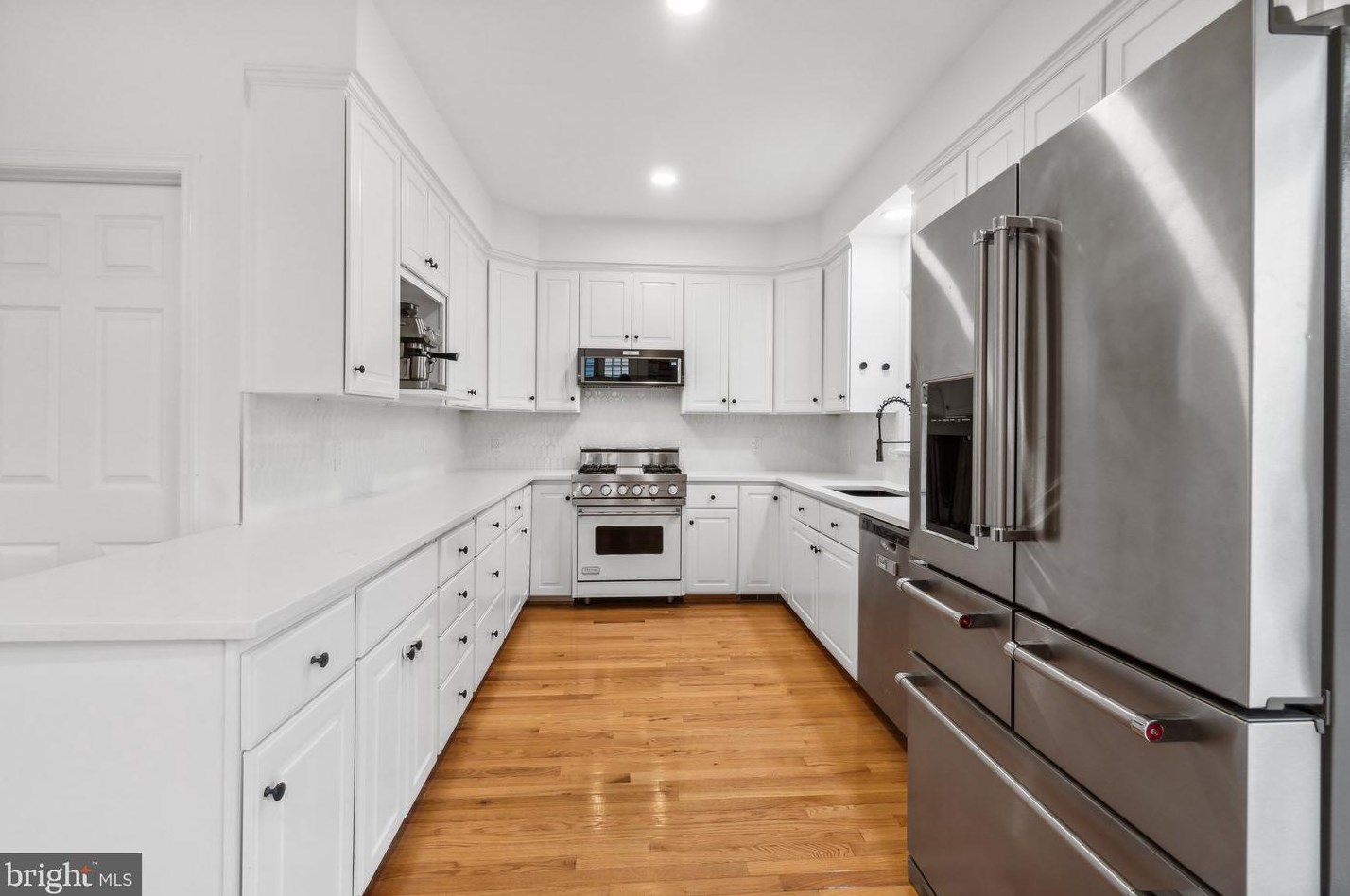 302 Alexandria Ave, Alexandria VA  22302-4203 exterior