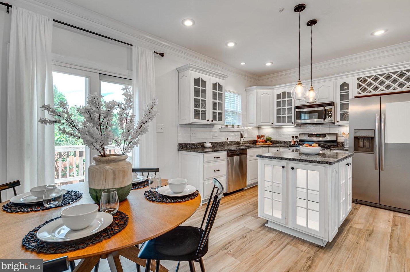 3807 Watkins Ml Dr, Alexandria VA 22304-6444 exterior