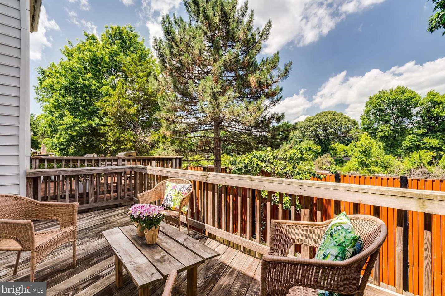 3807 Watkins Ml Dr, Alexandria VA 22304-6444 exterior